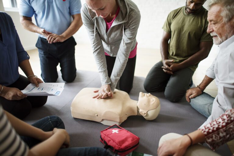 Curso de RCP / CPR y primeros auxilios en ISCERI